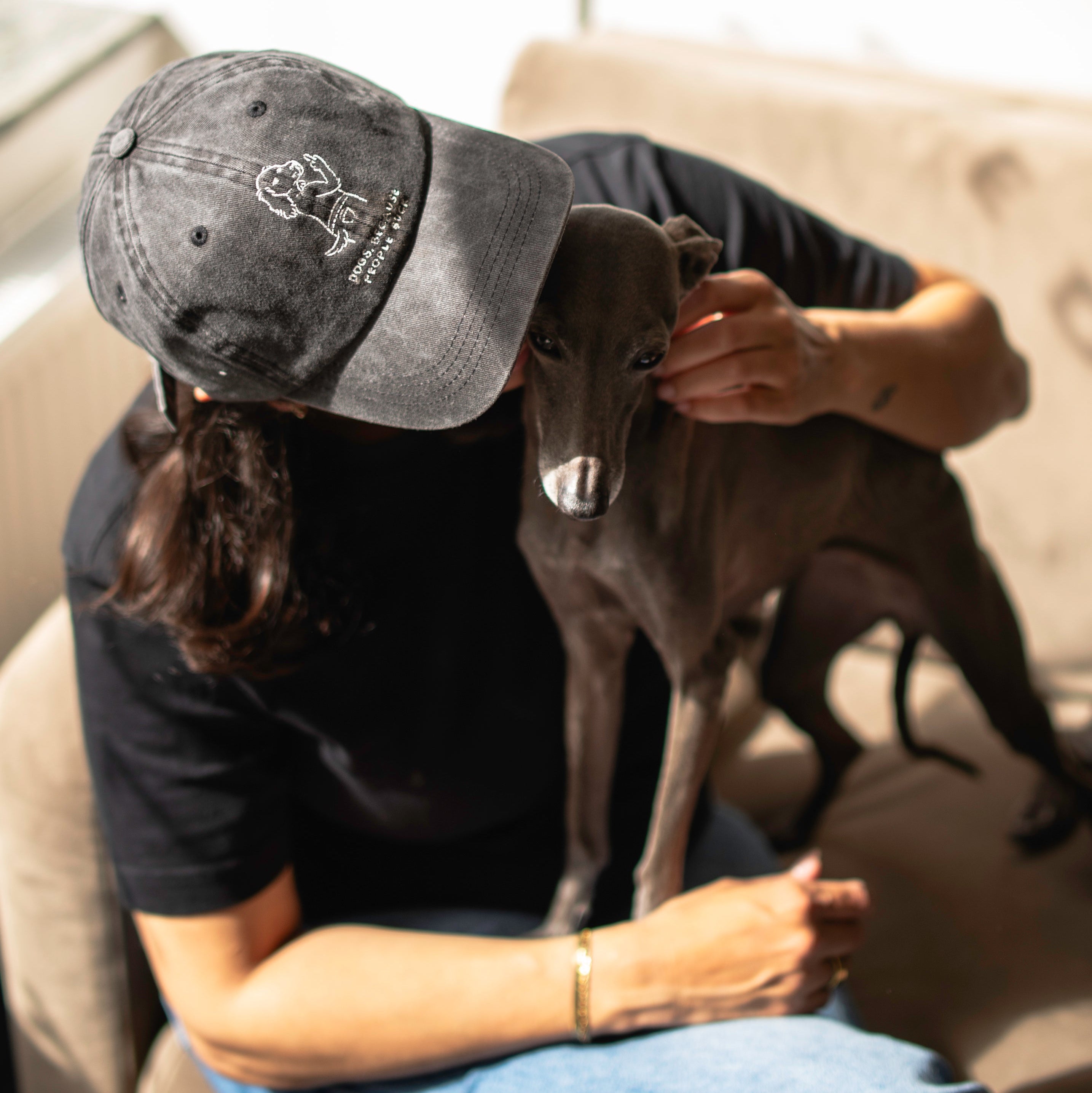 Schwarze Denim-Cap - Logo "Dogs. Because People Suck" 