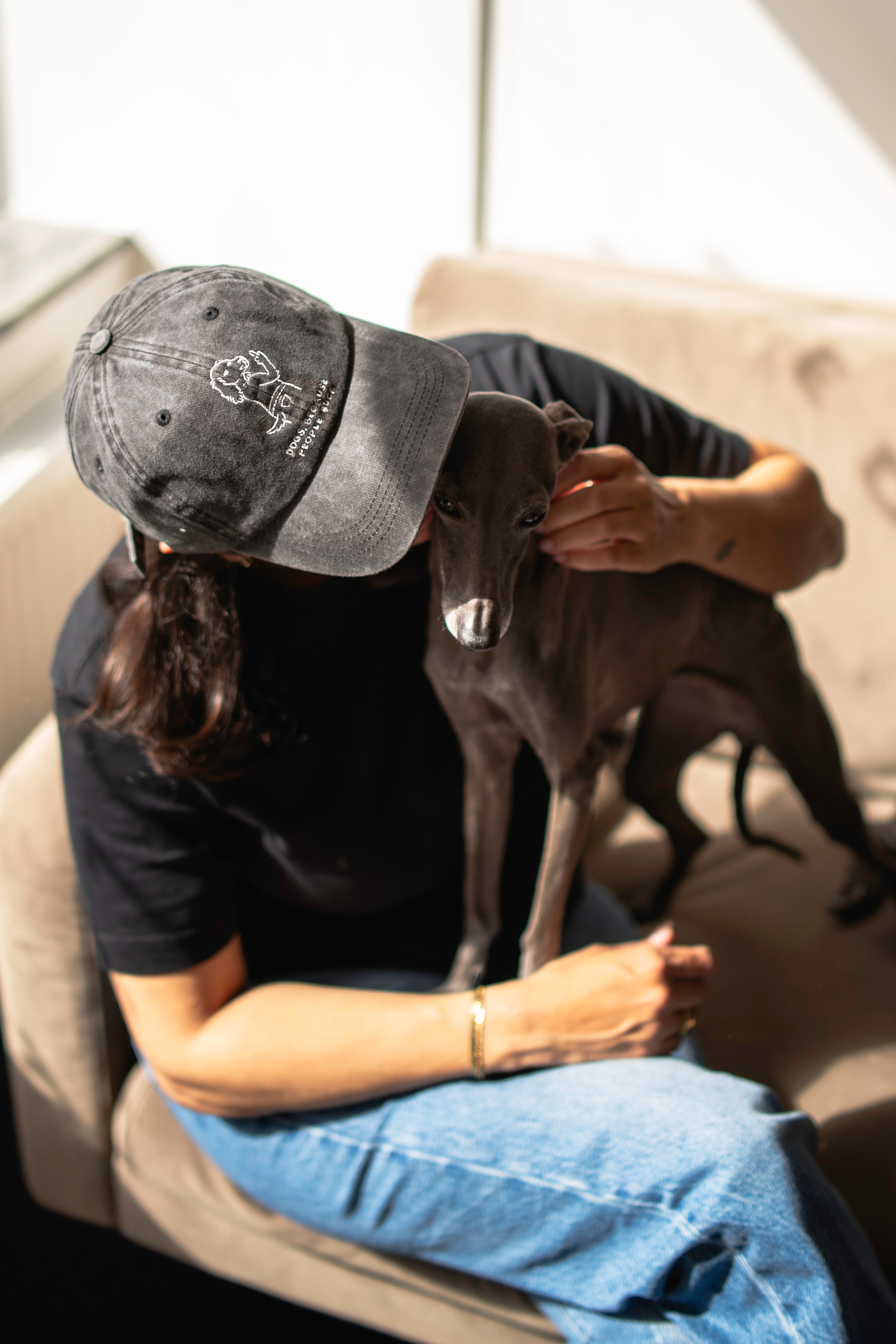 Schwarze Denim-Cap - Logo "Dogs. Because People Suck" 