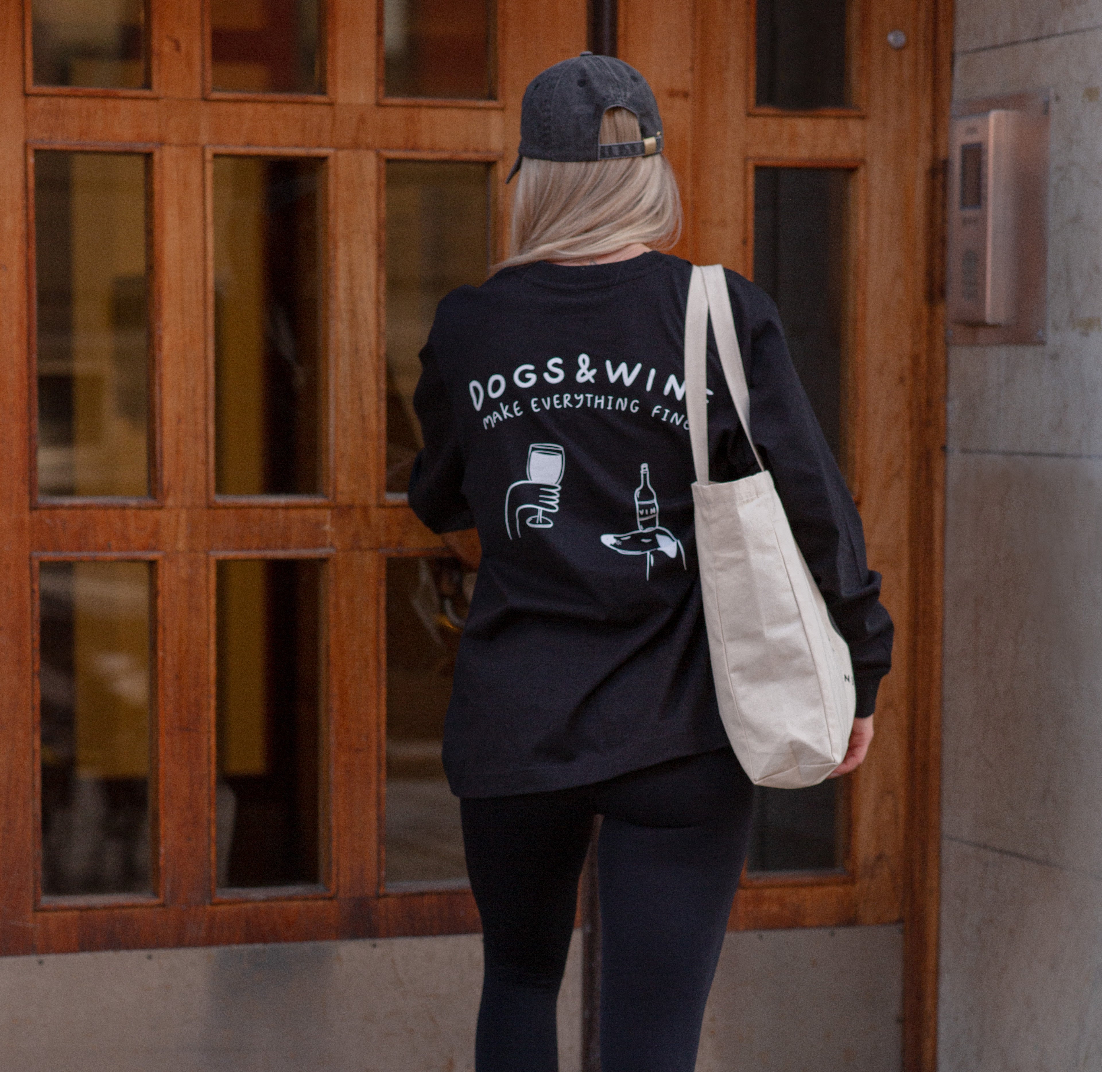 Schwarzes Langarm-T-Shirt - Dogs & Wine Make Everything Fine