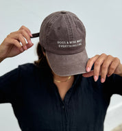 Braune Denim Cap - Dogs & Wine Make Everything Fine