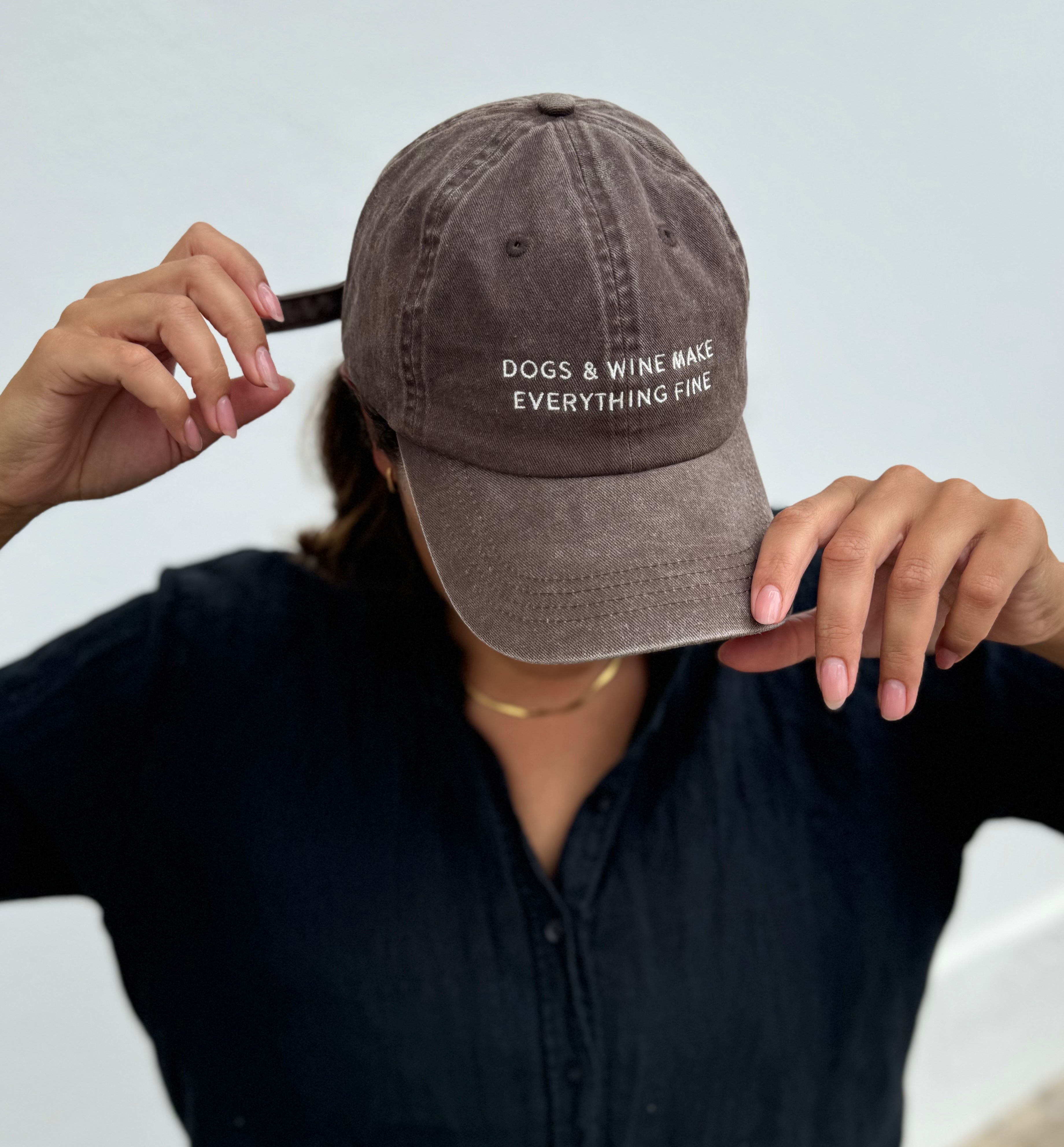 Braune Denim Cap - Dogs & Wine Make Everything Fine