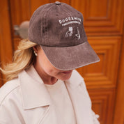 Braune Denim-Kappe - Logo "Dogs & Wine Make Everything Fine" 