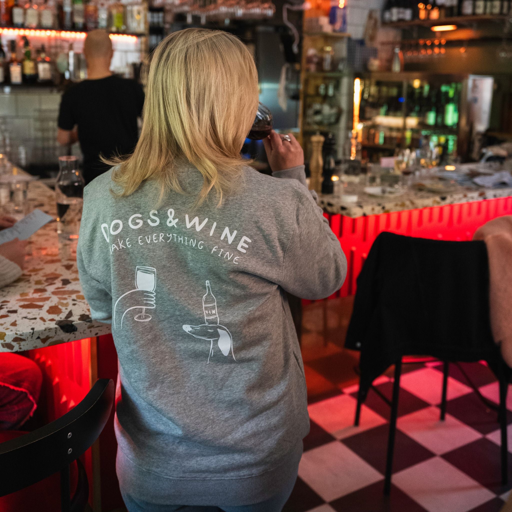 grey-sweatshirt-dogs-wine-size-m.jpg